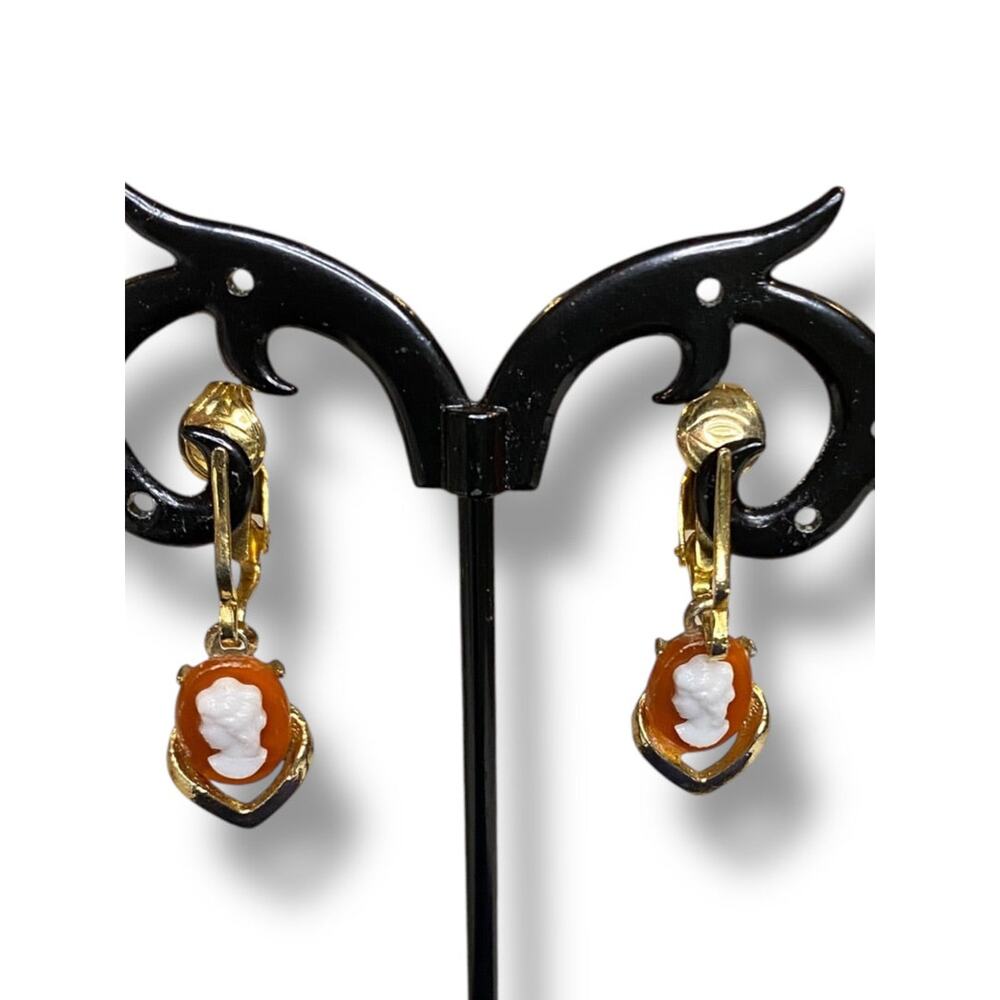 Vintage Goldtone Cameo‎ Earrings Non-Pierced Clip On Delicate 10mm Cameo
